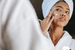 Urutan Pakai Skin Care di Pagi Hari, Jangan Sampai Salah