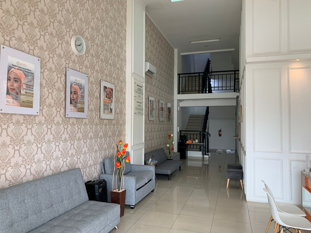 Sebagai salah satu wilayah dengan aktivitas tinggi dan gaya hidup yang dinamis, kebutuhan akan perawatan kulit yang aman dan profesional menjadi semakin penting bagi masyarakat Bekasi. Menjawab kebutuhan tersebut, Calysta Clinic Bekasi hadir sebagai bagian dari jaringan 16 cabang Calysta Clinic yang tersebar di berbagai kota di Indonesia. Dengan standar pelayanan yang konsisten dan ditangani oleh dokter kecantikan profesional, Calysta Clinic Bekasi menjadi pilihan terpercaya untuk Sahabat Calysta yang ingin merawat kulit secara tepat dan berkelanjutan.