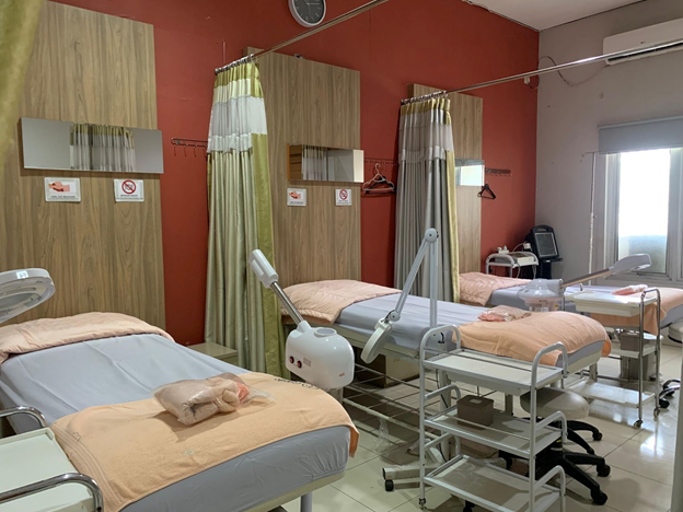 Calysta Clinic berkomitmen menghadirkan layanan perawatan kulit berkualitas di berbagai kota, termasuk Cirebon. Dengan 16 cabang aktif, Calysta Clinic memastikan setiap pasien mendapatkan kualitas layanan yang sama, baik dari segi keamanan, prosedur, maupun hasil perawatan.