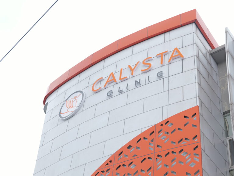 Solo sebagai kota besar di Jawa Tengah memiliki banyak pilihan klinik kecantikan. Namun, tiga nama berikut—Calysta Clinic, Ella Skin Care, dan Larissa Aesthetic Center—menjadi rekomendasi utama berkat reputasi, fasilitas, dan ulasan positif dari pasien.